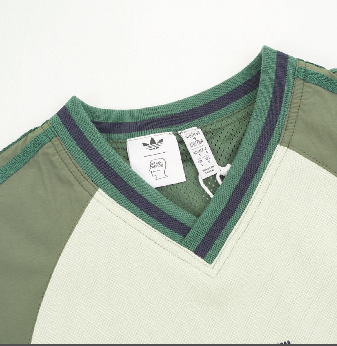 Adidas Retro Two-Tone Crewneck – Verde Olivo / Beige